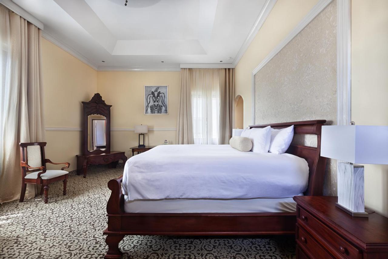 Hotel La Perla Леон Экстерьер фото