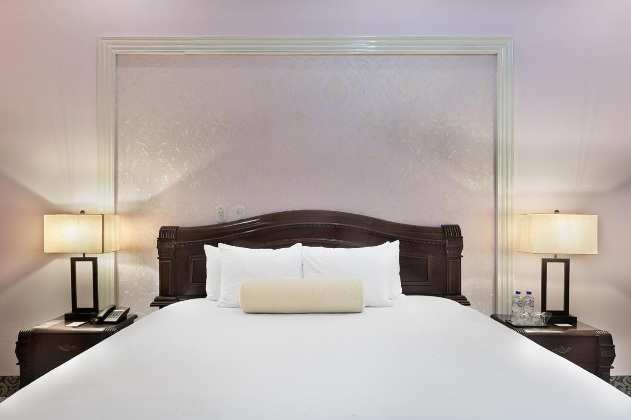 Hotel La Perla Леон Экстерьер фото
