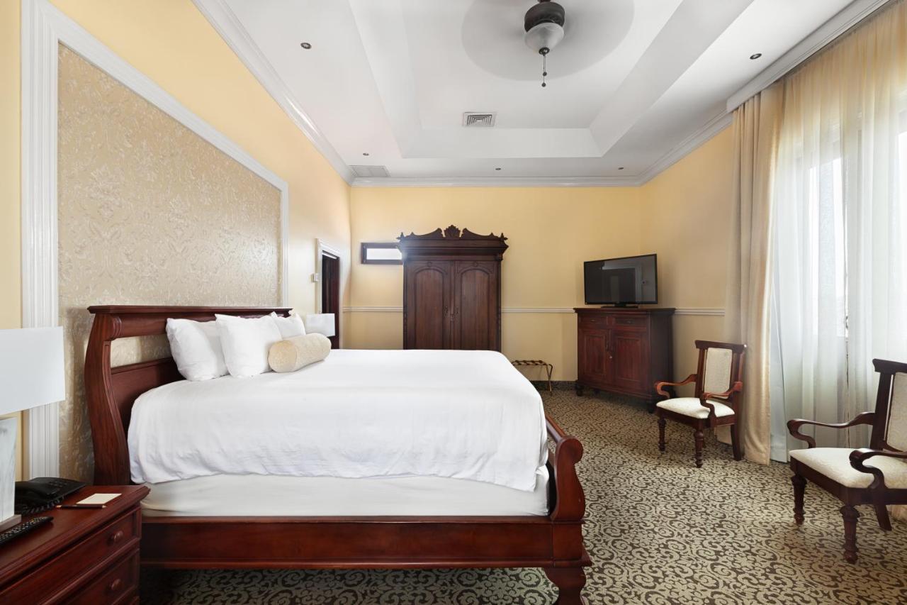 Hotel La Perla Леон Экстерьер фото