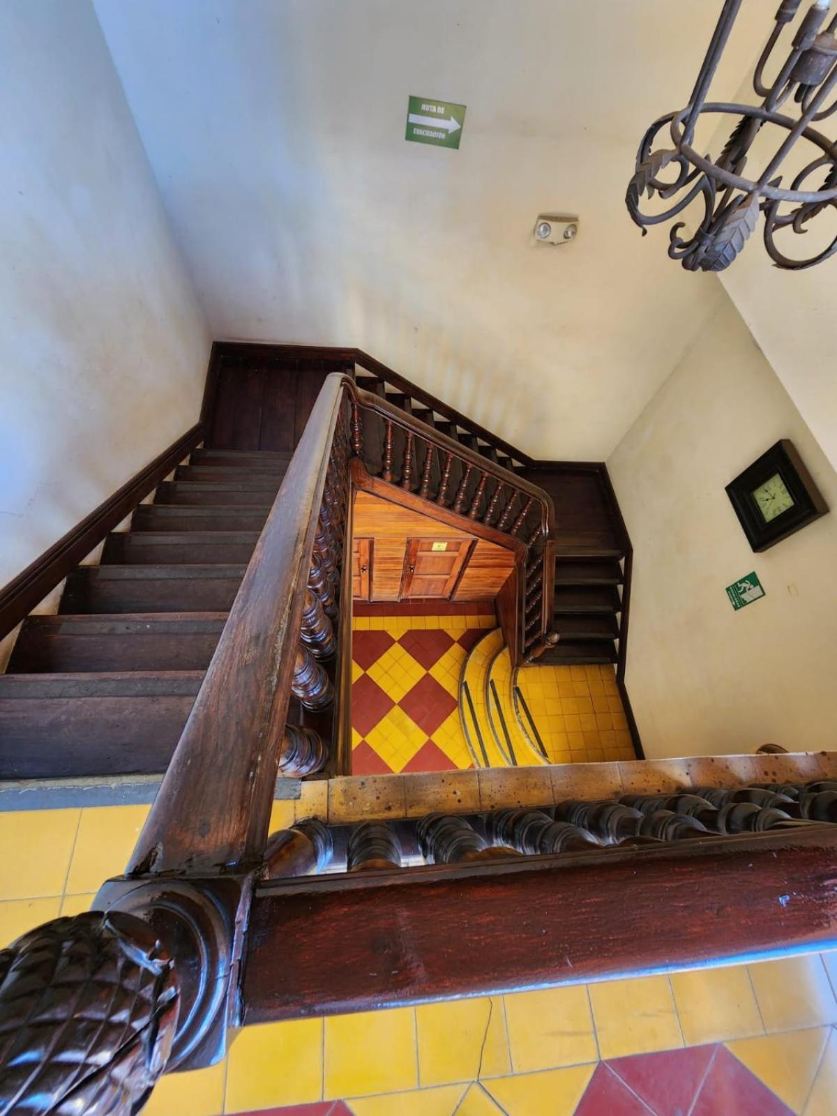 Hotel La Perla Леон Экстерьер фото