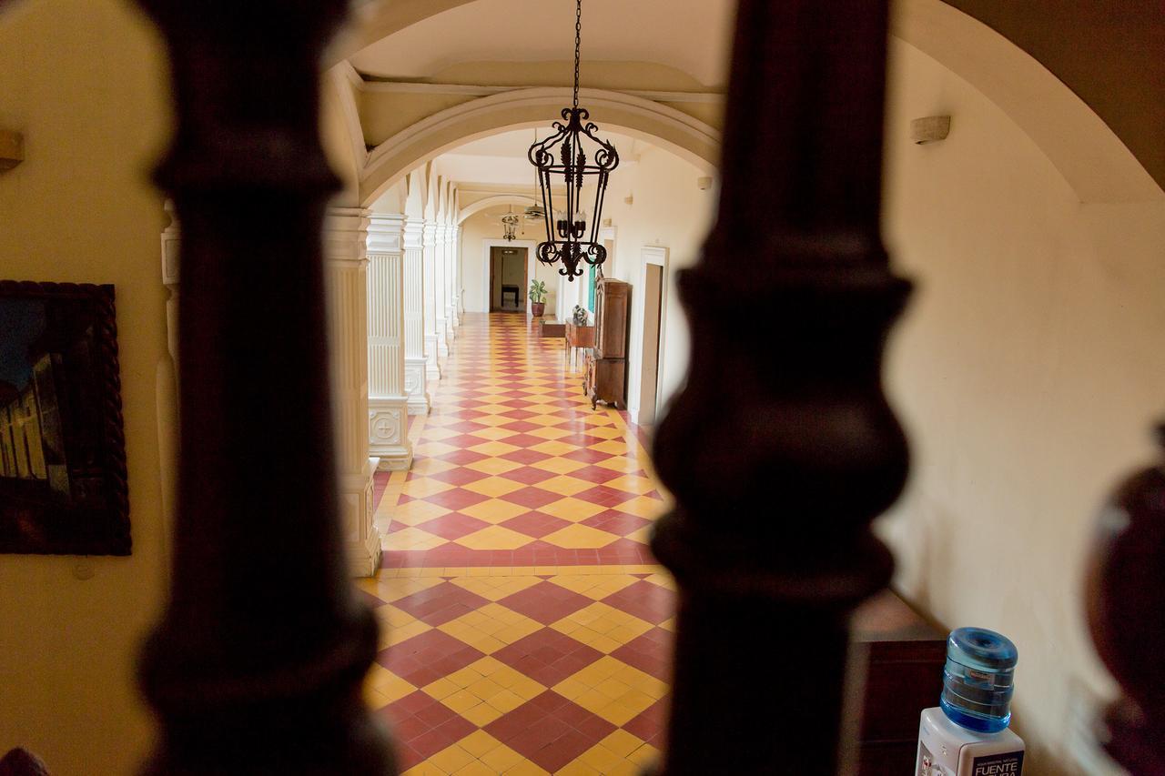 Hotel La Perla Леон Экстерьер фото