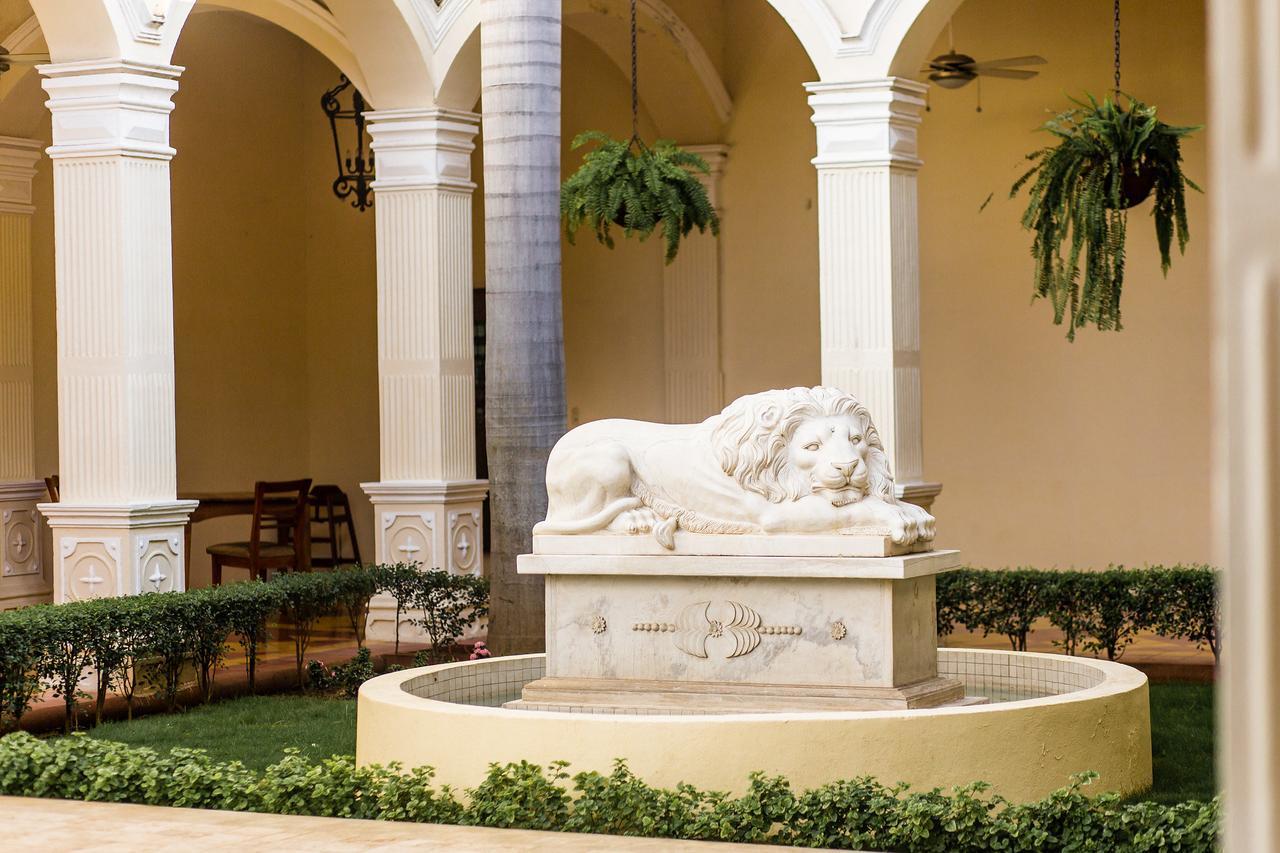 Hotel La Perla Леон Экстерьер фото